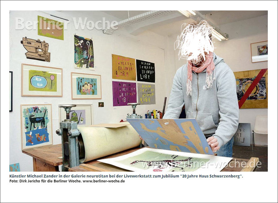 Herr Zander beim Drucken in der Galerie Neurotitan, Foto Dirk Jericho für die Berliner Woche, www.berliner-woche.de